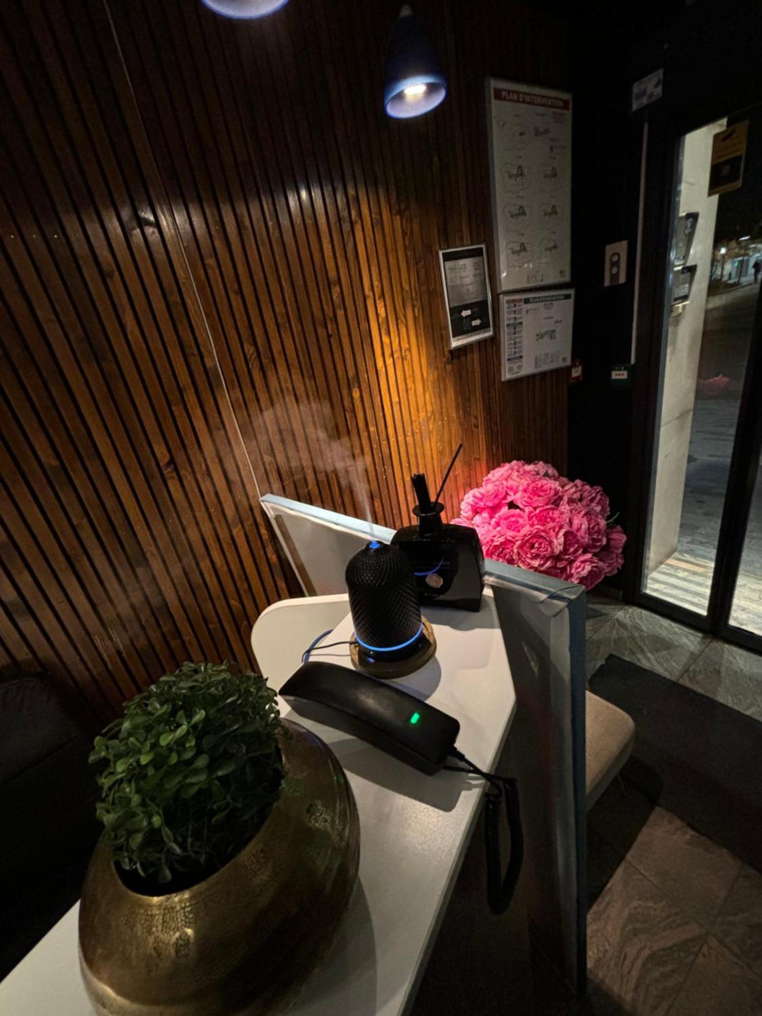 ホテル アストリッド ルーアン エクステリア 写真